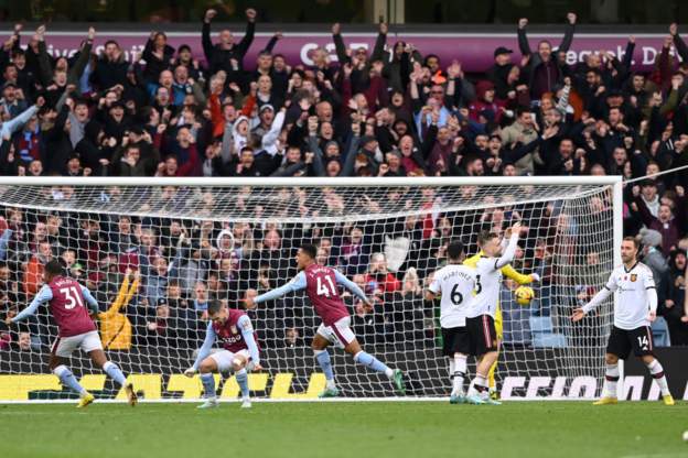 Premier League - Ronaldo wings in Mud Fire created the United 1 - 3 - to - turn for Aston Villa