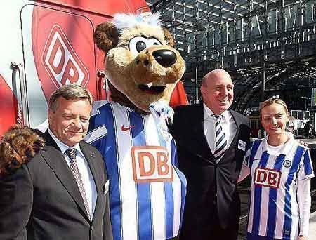 Hertha Berlin anuncia la camisa de casa para la temporada 09 - 10
