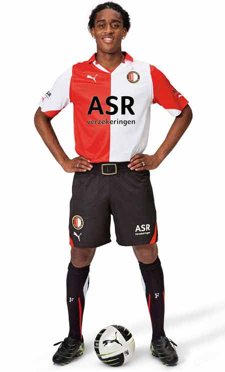 Nueva camisa de casa y de destino para la temporada 2010 - 11 de Feyenoord