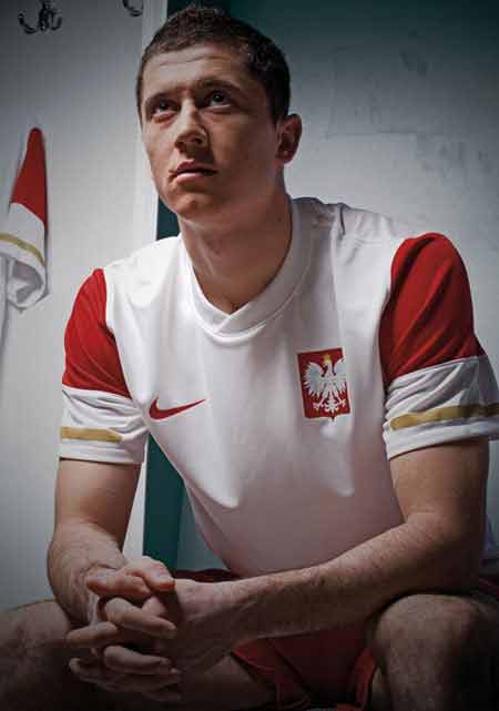 Camisa de casa de Polonia para la temporada 2010 - 11