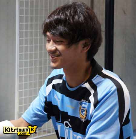 Kawasaki forward Home and Go shirts 2012