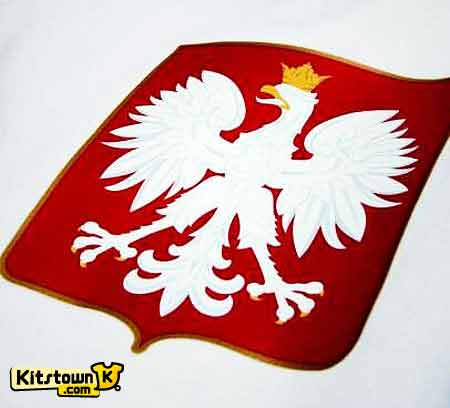 La nueva camiseta de la selección nacional polaca se une al emblema nacional