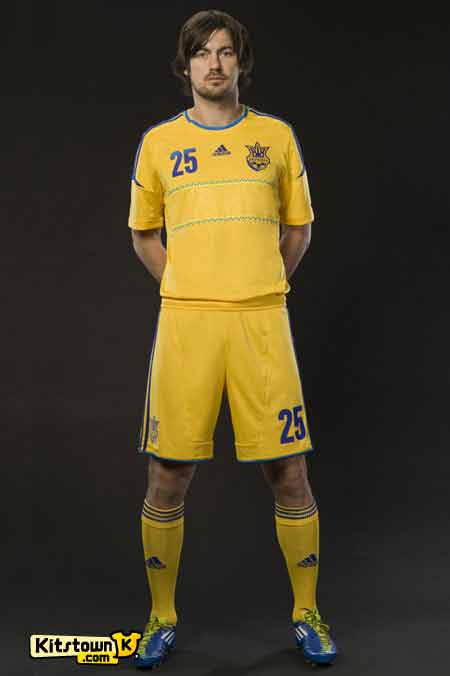 Camisa de casa de Ucrania 2012 - 13