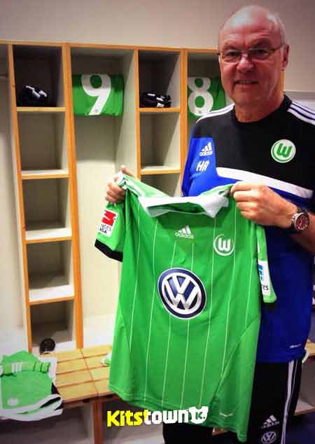 Camisa de salida de Wolfsburg 2013 - 14