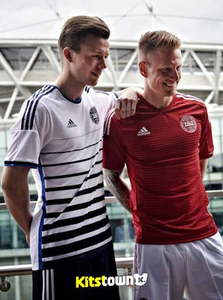 Camiseta de salida de la selección nacional danesa 2014 - 15