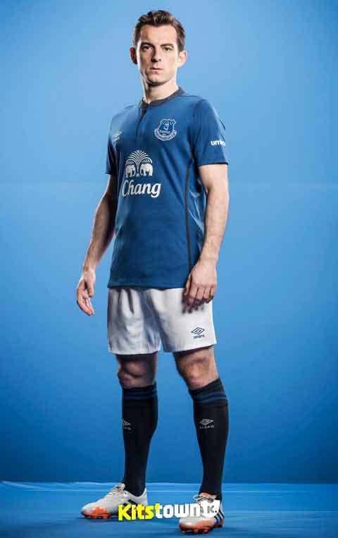 La camisa de casa de Everton para la temporada 2014 - 15