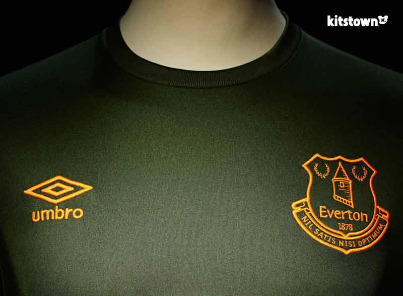 Segunda camisa de viaje de Everton 2015 - 16