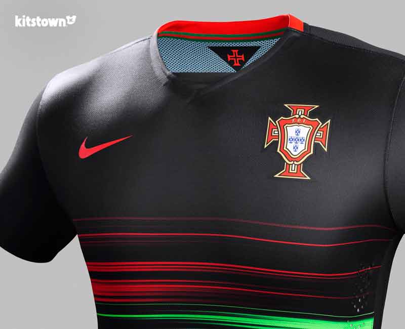 Camiseta de salida de Portugal para la temporada 2015 - 16