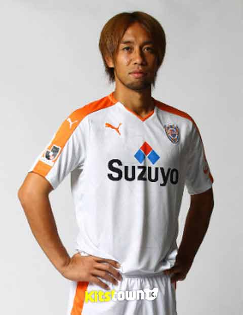 Shimizu agita la camisa de la temporada 2015