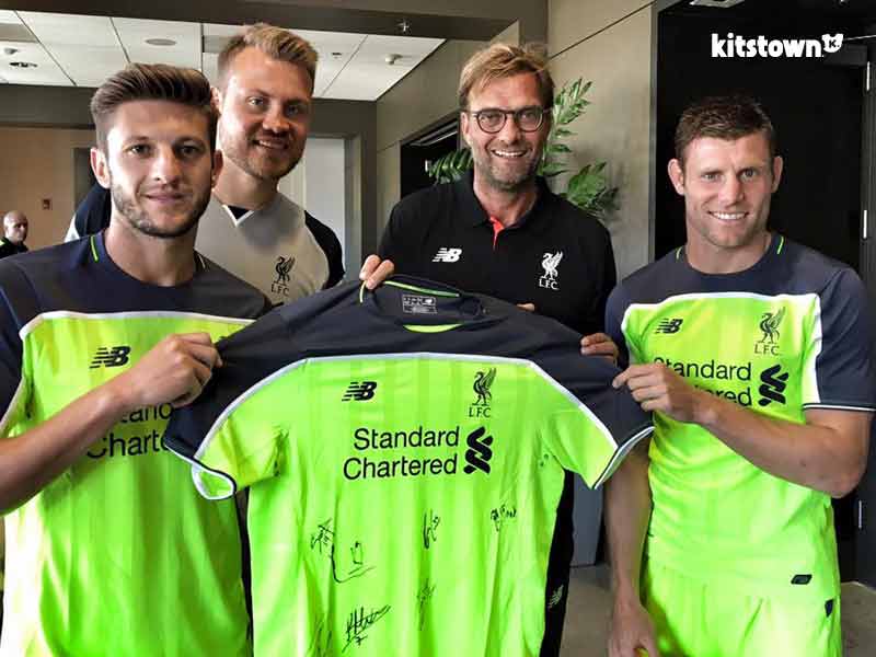 Segunda camisa de Liverpool 2016 - 17