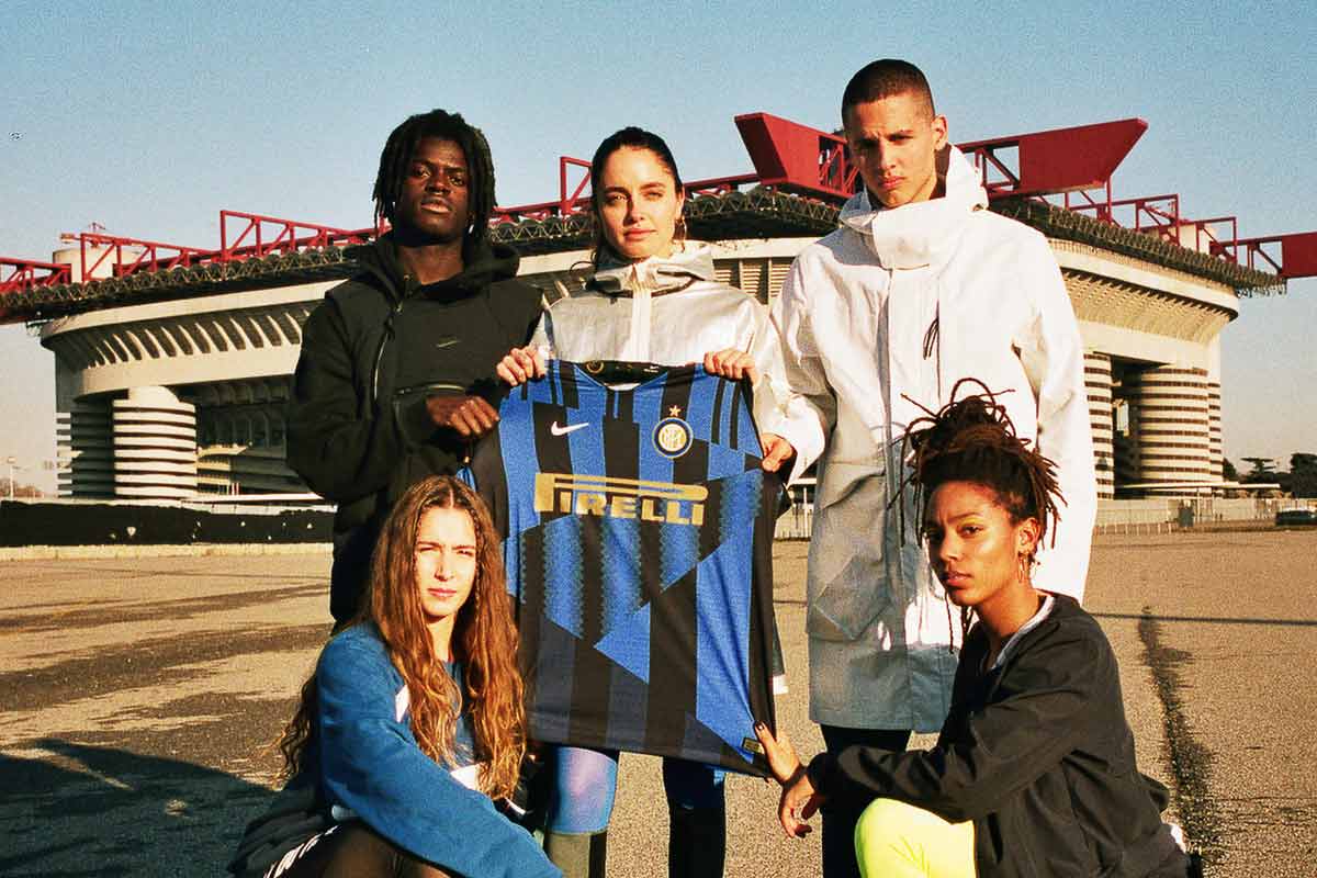 Nike× Camiseta conmemorativa del 20º aniversario de la cooperación entre Milán