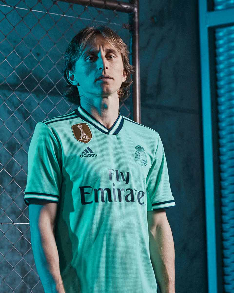 Segunda camisa de salida del Real Madrid para la temporada 2019 - 20