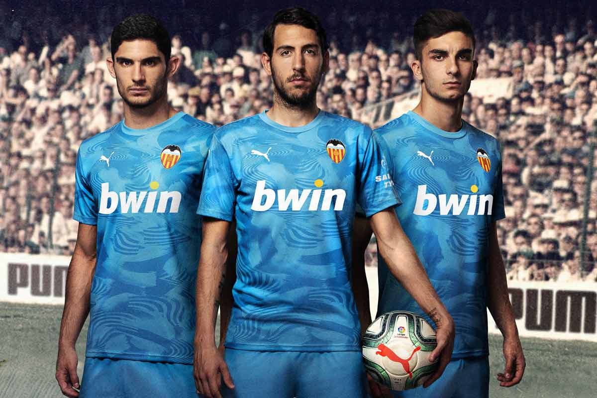 Segunda camiseta de Valencia 2019 - 20
