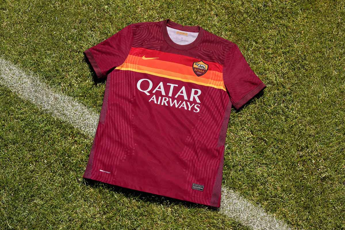 Camisas de casa de Roma para la temporada 2020 - 21