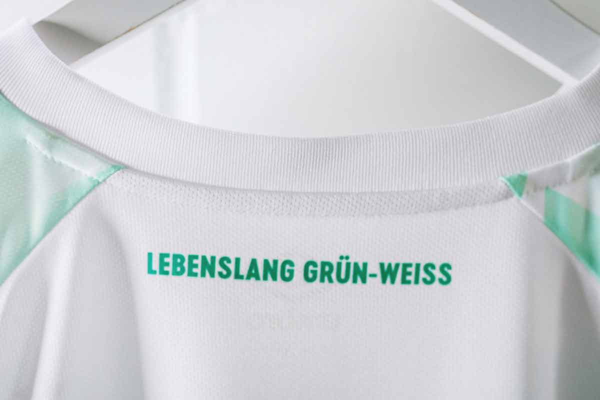 Camisas de casa y de invitados para la temporada 2020 - 21 de Bremen