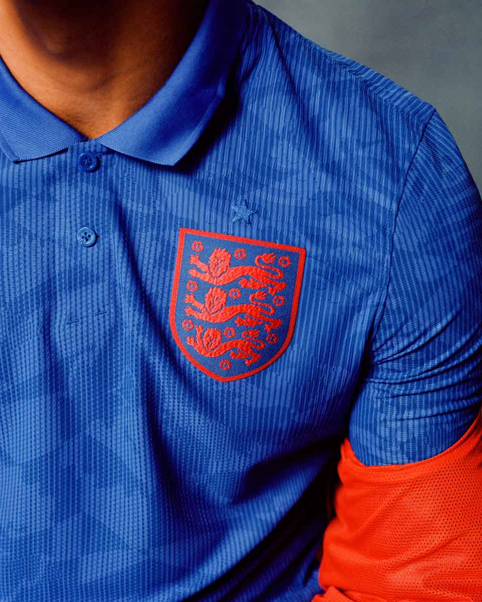Camisas de casa y de salida para Inglaterra en la temporada 2020 - 21
