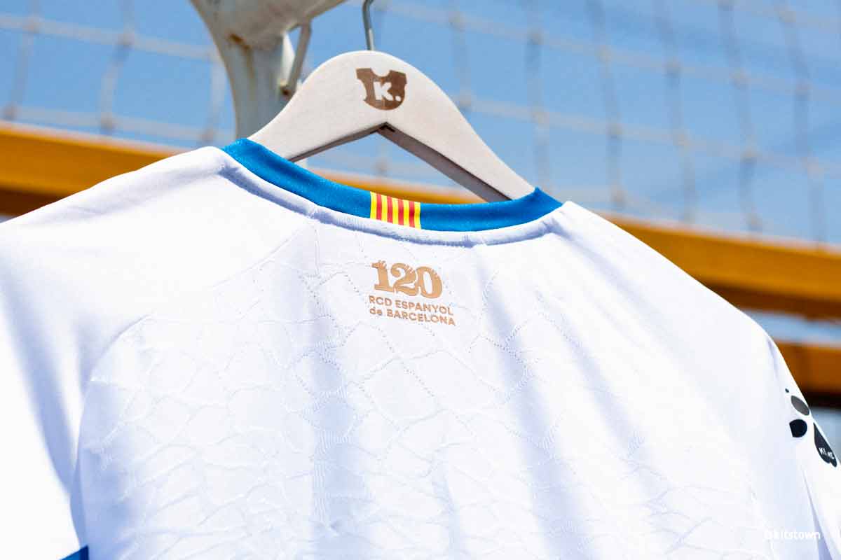 Camiseta del 120 aniversario de los españoles