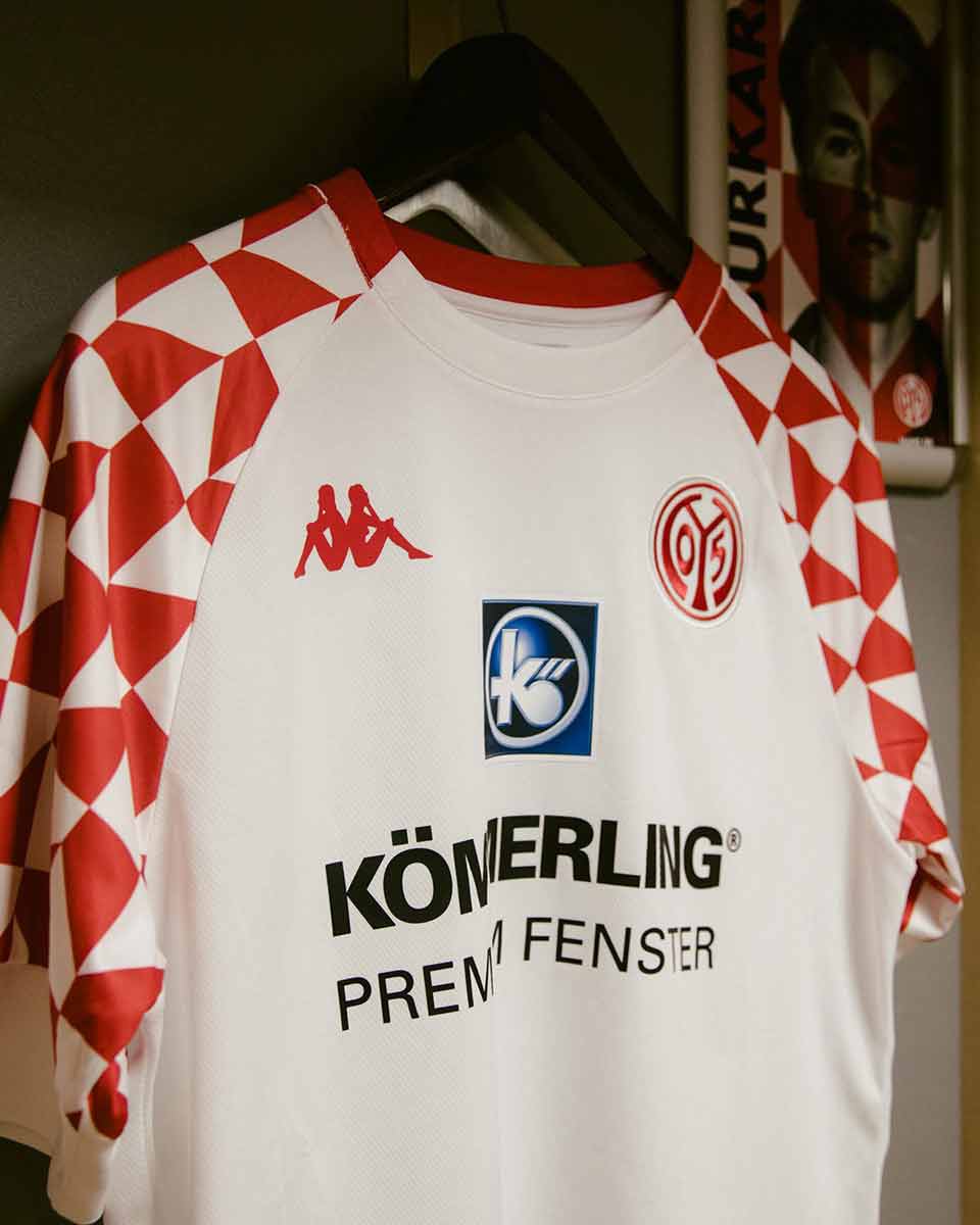 Camisa de salida de Mainz para la temporada 2020 - 21