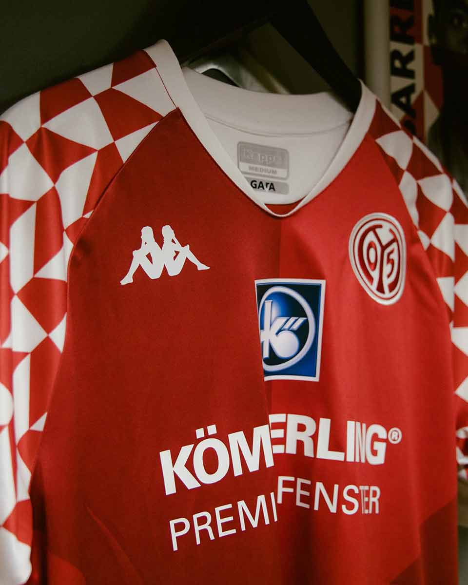 Camisa de casa de Mainz para la temporada 2020 - 21
