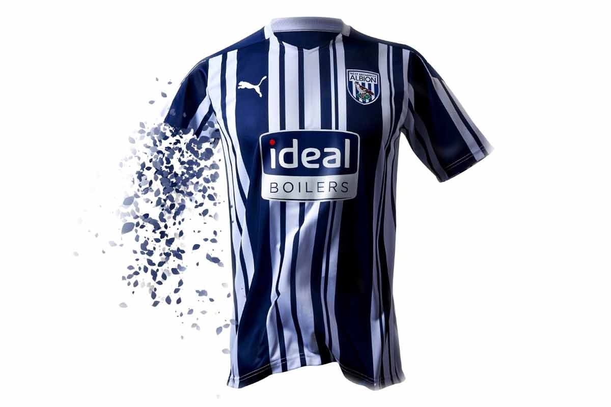 La camisa de casa de West Bromwich para la temporada 2020 - 21