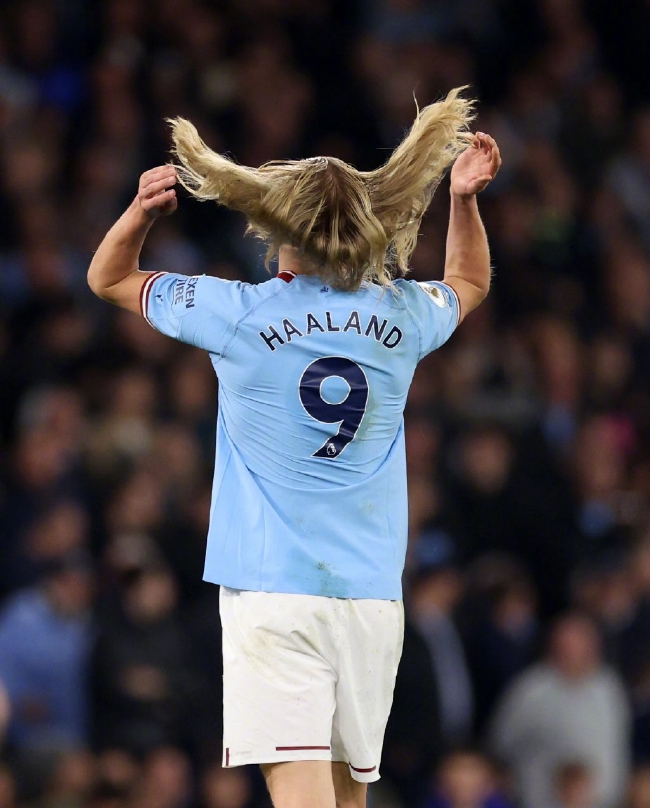 El Manchester City doblega a asennaharland con el pelo largo flotando sin afectar el gol