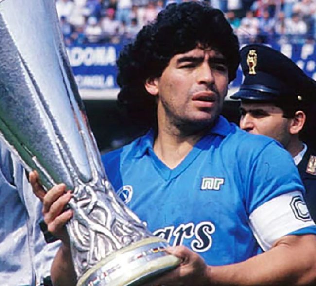 ¿A partir de la victoria del nápoles: ¿ por qué Maradona es especial?