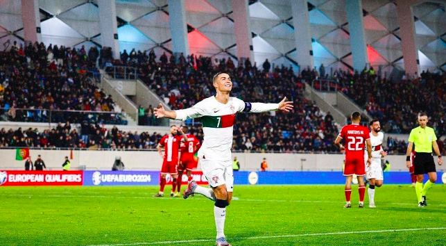 Preliminares de Europa - Ronaldo anotó dos veces Félix para romper la victoria 6 - 0 de Portugal
