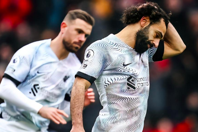 Premier League - Salah pierde el balón de Victoria sobre Lin Liverpool 0 - 1 Bournemouth