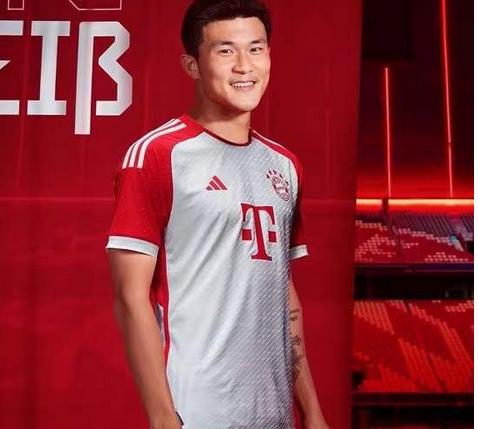 El Bayern firmó a Kim minzai como la primera estrella asiática en unirse al Bayern en 11 años