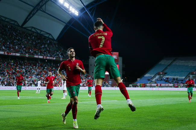 Calentamiento - Ronaldo anota un gol de 37 a ños para romper el bloqueo portugués 3 - 0 victoria sobre Qatar