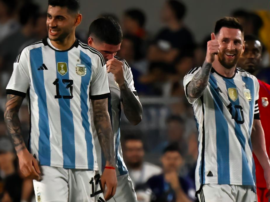 Partido amistoso - Messi lanza un tiro libre directo a Argentina 2 - 0 Panamá