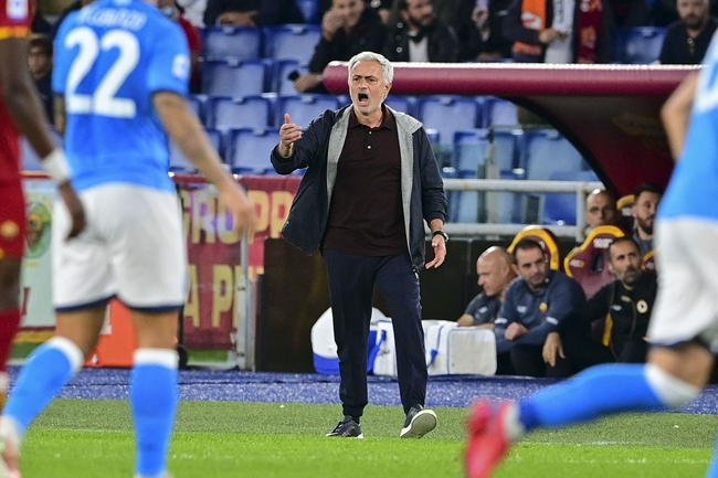 Serie A - Mourinho fue enviado a Roma para terminar el empate de Nápoles con ocho victorias consecutivas