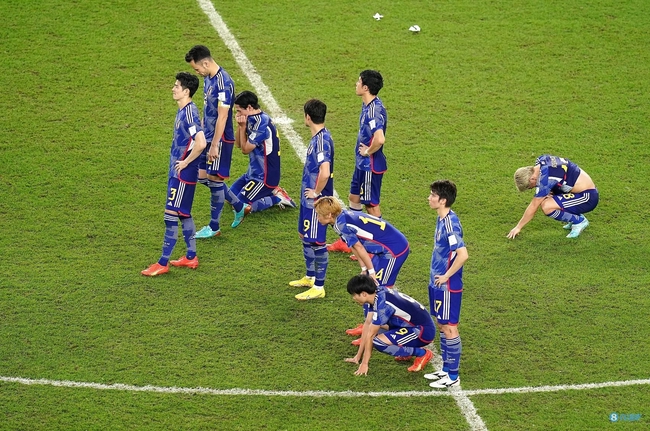 Gracias por entrenar a la Asociación Japonesa de fútbol para pagar la tarifa de entrenamiento al alma mater del Internacional de la Copa del mundo.