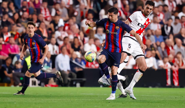 Laliga - Levan tiene dificultades para conseguir un gol y el Barça lidera 1 - 2 Vallecano con 11 puntos